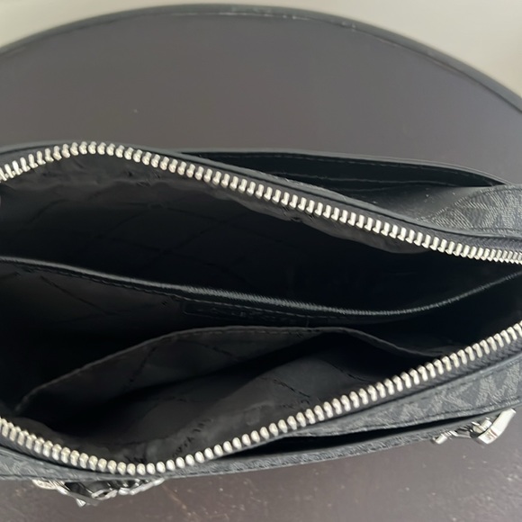 Michael Kors, Jet Set Zip Chain Crossbody Purse - Picture 2 of 4